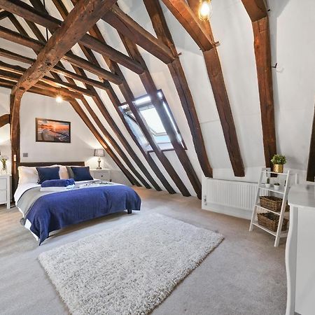 The Stunning Luxury Duplex Of Canterbury Bagian luar foto