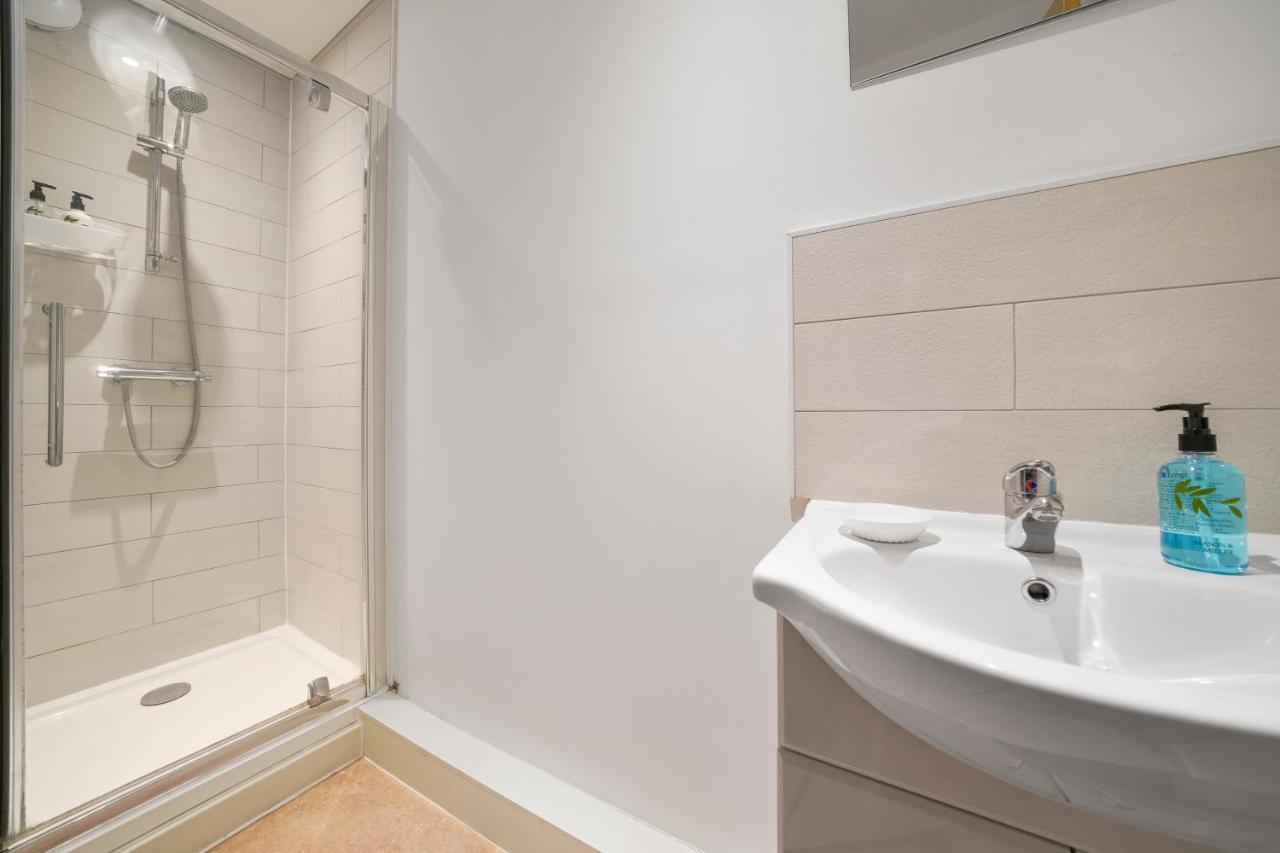 The Stunning Luxury Duplex Of Canterbury Bagian luar foto